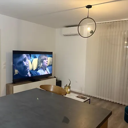 Appartement Neuf, Porte De La
